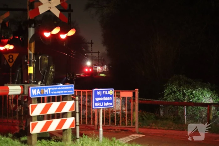 Trein krijgt aanrijding met persoon op spoorwegovergang