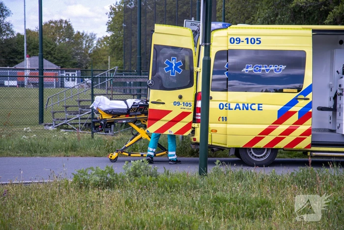 Persoon op scootmobiel aangereden