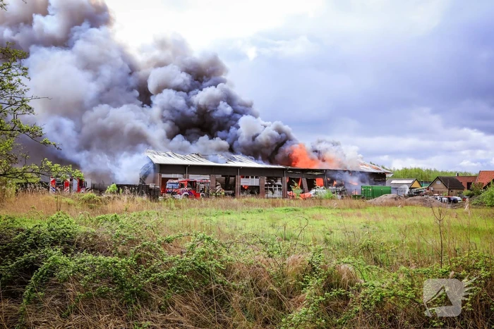 Zeer grote brand in bedijfsverzamelgebouw