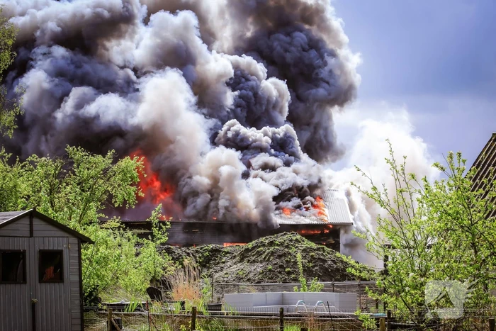 Zeer grote brand in bedijfsverzamelgebouw