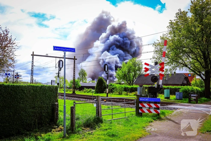 Zeer grote brand in bedijfsverzamelgebouw