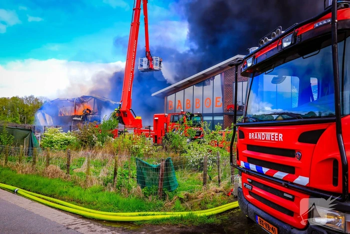 Zeer grote brand in bedijfsverzamelgebouw