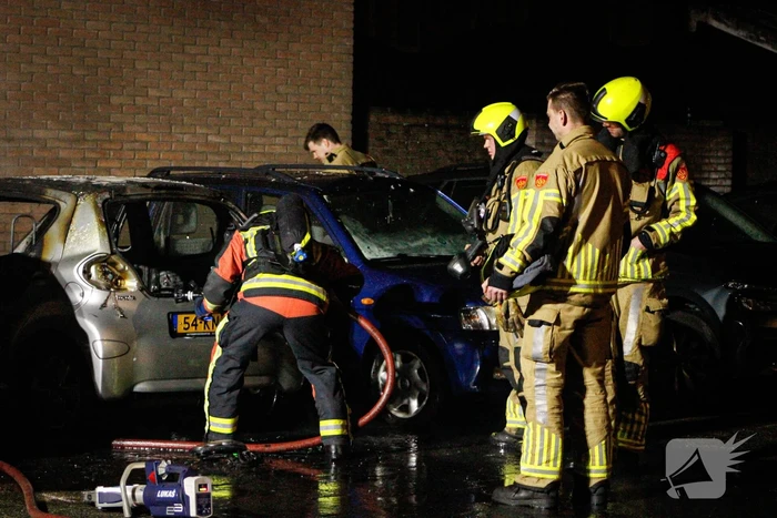 Veel schade bij autobrand op parkeerplaats