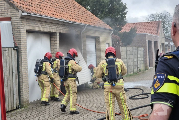 Acculader veroorzaakt kortsluiting en brand in garagebox