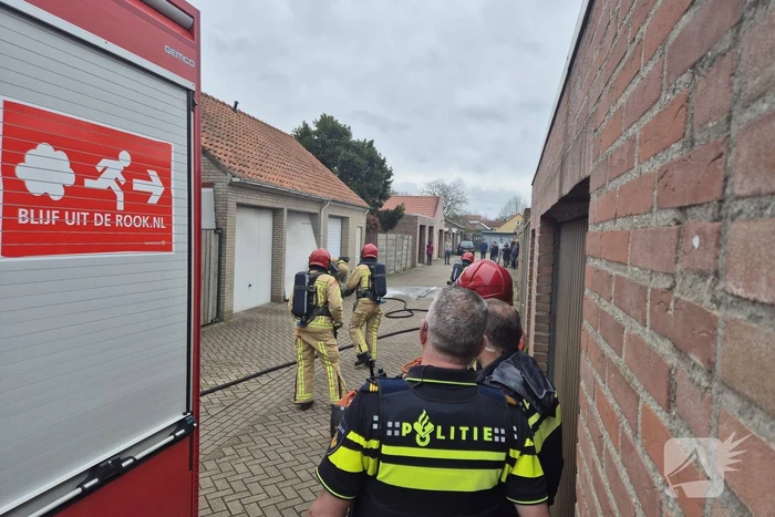 Acculader veroorzaakt kortsluiting en brand in garagebox