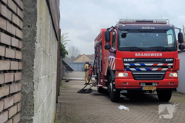 Acculader veroorzaakt kortsluiting en brand in garagebox