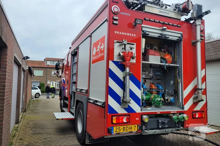 Acculader veroorzaakt kortsluiting en brand in garagebox