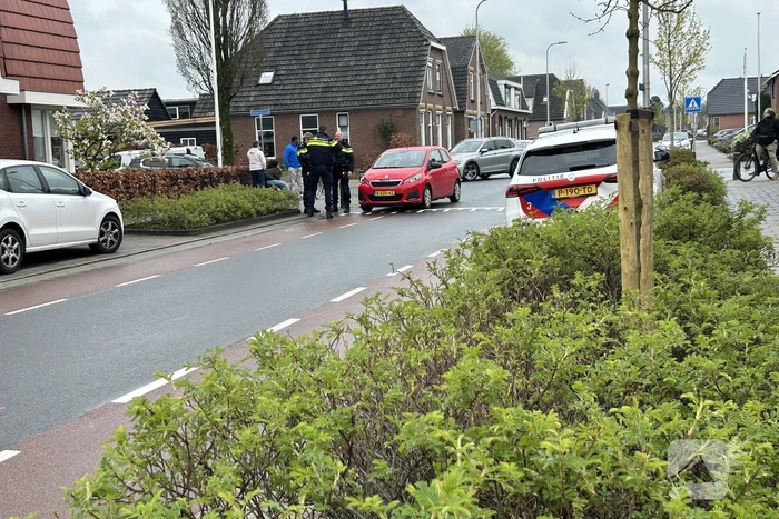 Fietser en auto in botsing op kruising