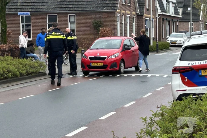 Fietser en auto in botsing op kruising