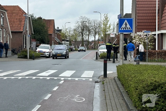 Fietser en auto in botsing op kruising