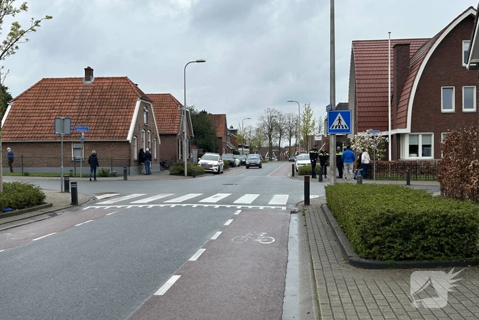 Fietser en auto in botsing op kruising