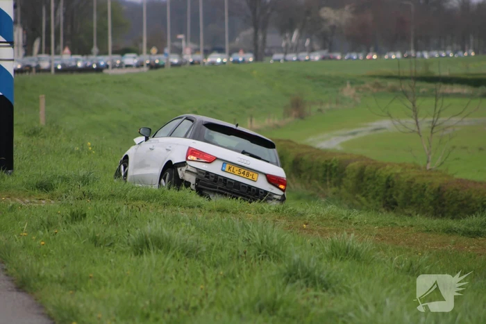 Meerdere auto's beschadigd bij kop-staartbotsing