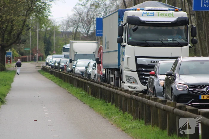 Meerdere auto's beschadigd bij kop-staartbotsing