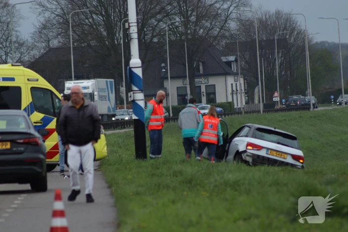 Meerdere auto's beschadigd bij kop-staartbotsing