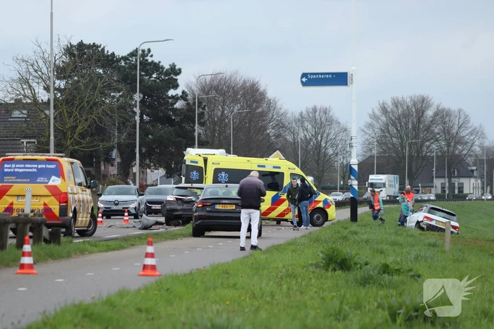 Meerdere auto's beschadigd bij kop-staartbotsing