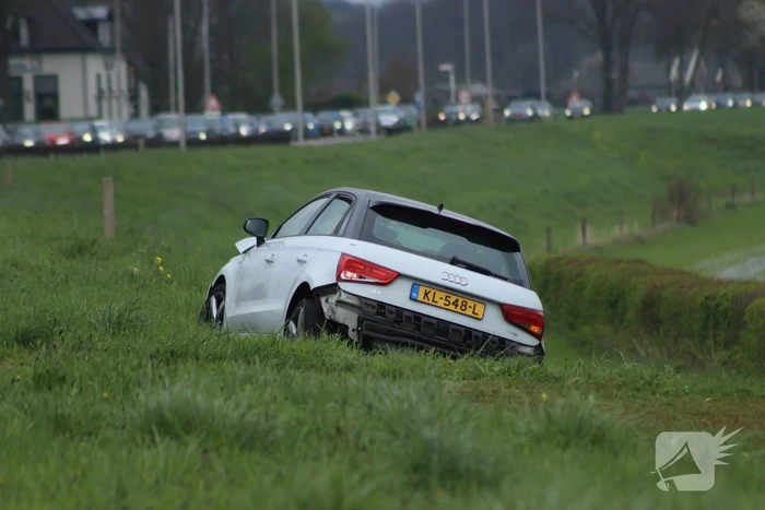 Meerdere auto's beschadigd bij kop-staartbotsing