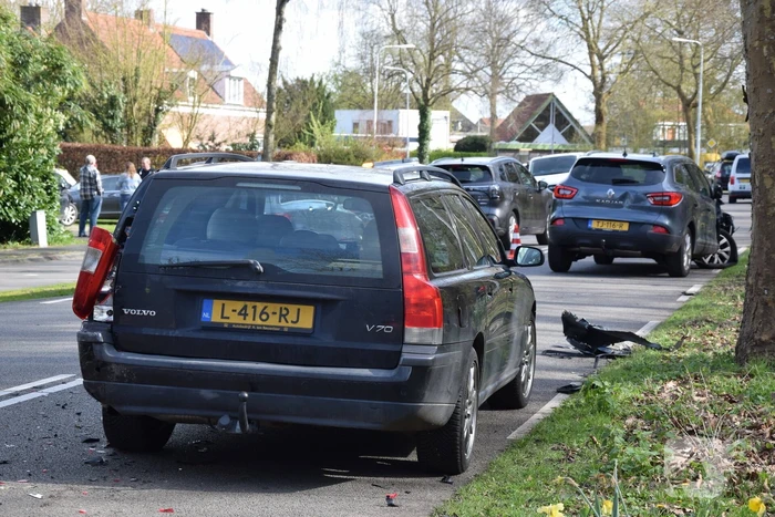 Flinke aanrijding tussen drie auto's