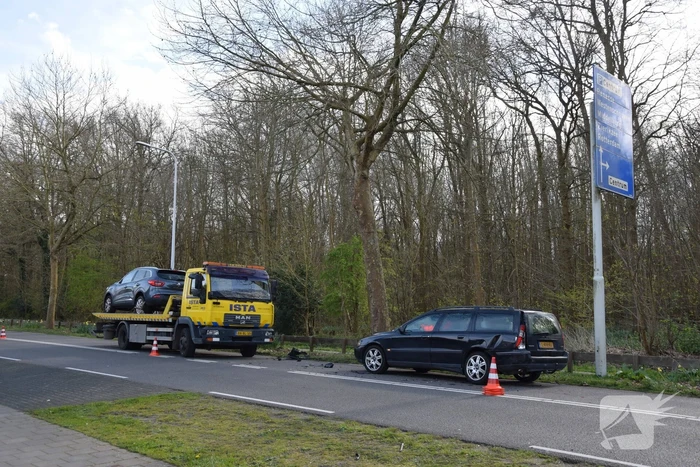 Flinke aanrijding tussen drie auto's