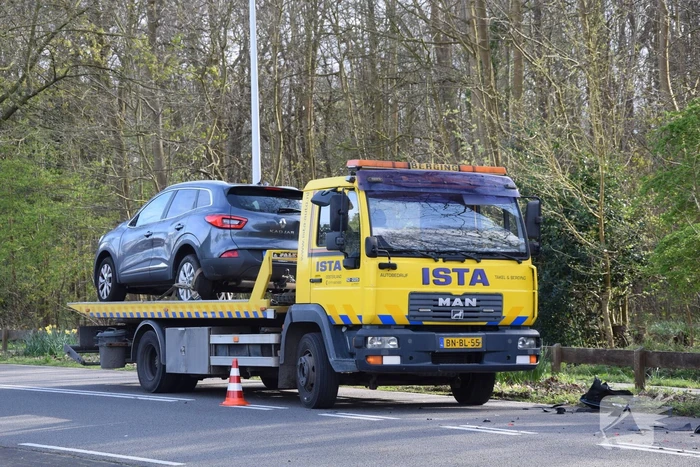 Flinke aanrijding tussen drie auto's