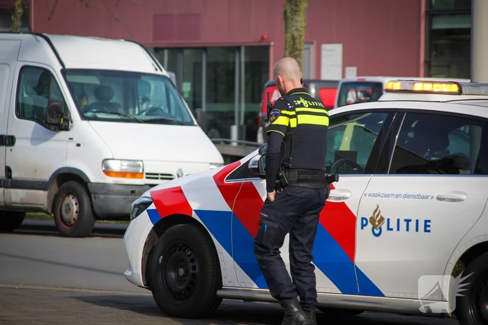 Fietser en automobilist in botsing
