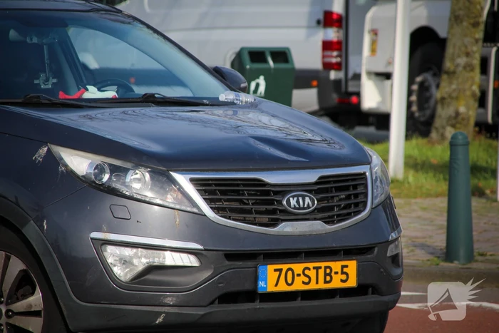Fietser en automobilist in botsing