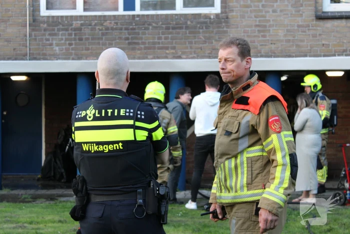 Vlammen slaan metershoog uit motor