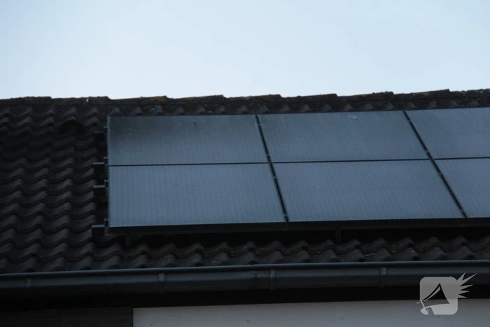 Brandweer controleert zonnepanelen op mogelijke brand