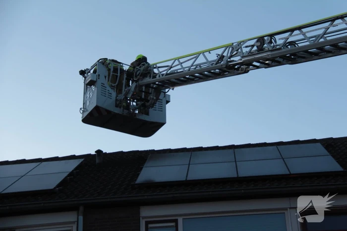 Brandweer controleert zonnepanelen op mogelijke brand