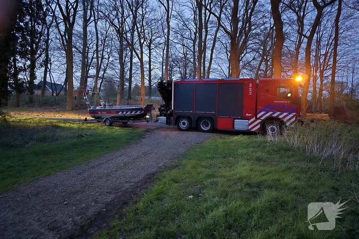 Brandweer schiet vastzittende personen op voetpont te hulp