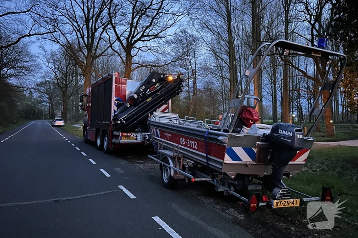 Brandweer schiet vastzittende personen op voetpont te hulp