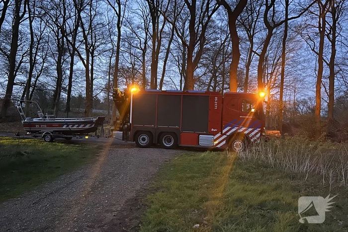 Brandweer schiet vastzittende personen op voetpont te hulp