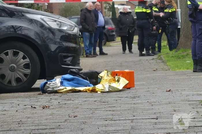 Man zwaargewond na steekpartij op oprit