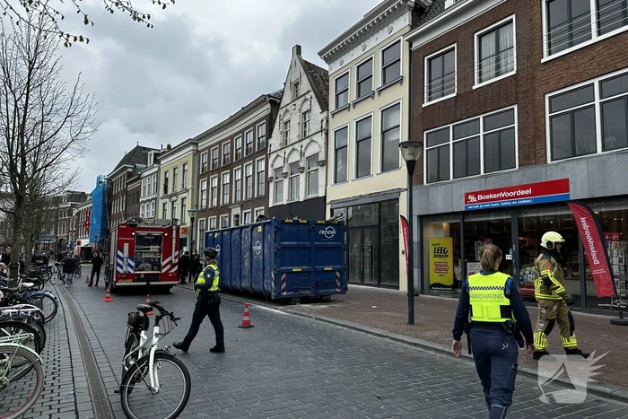 Brandweer groots ingezet voor brand in kledingwinkel