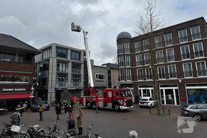 Brandweer groots ingezet voor brand in kledingwinkel
