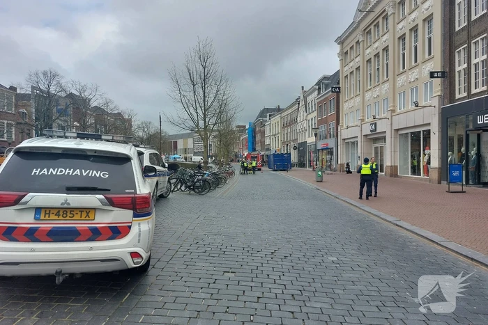 Brandweer groots ingezet voor brand in kledingwinkel