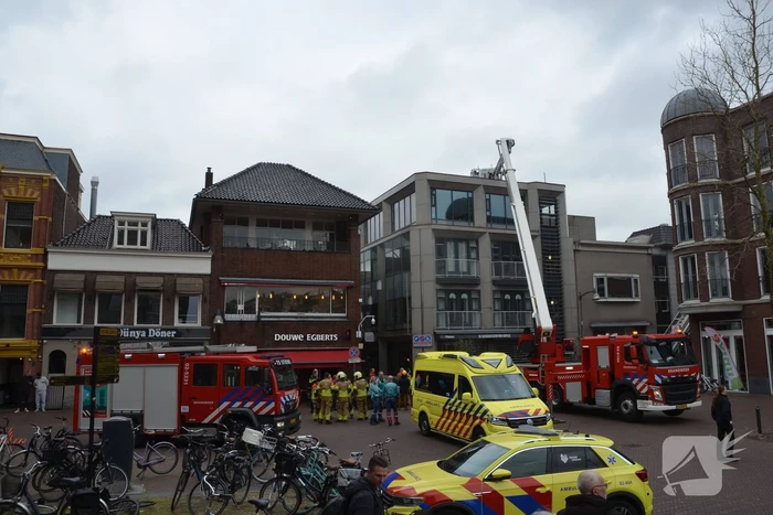 Brandweer groots ingezet voor brand in kledingwinkel