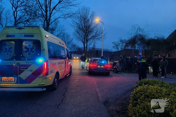 Persoon uit te water geraakte brommobiel gered