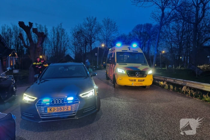 Persoon uit te water geraakte brommobiel gered
