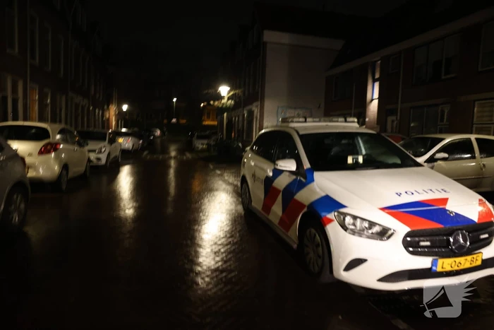 Politie onderzoekt mogelijke steekpartij in woning
