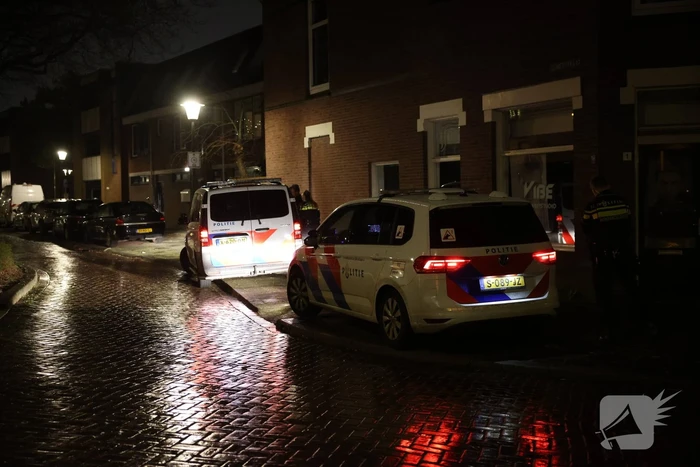 Politie onderzoekt mogelijke steekpartij in woning