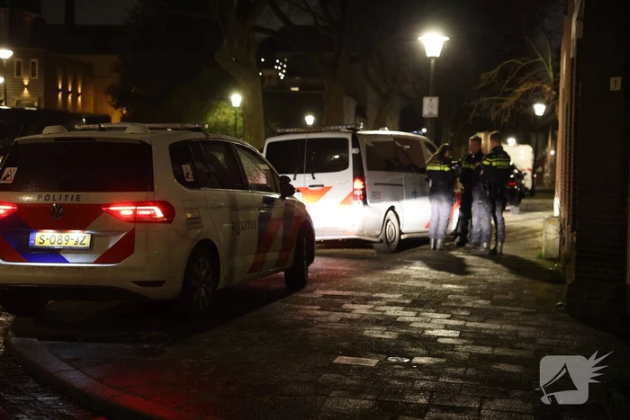 Politie onderzoekt mogelijke steekpartij in woning