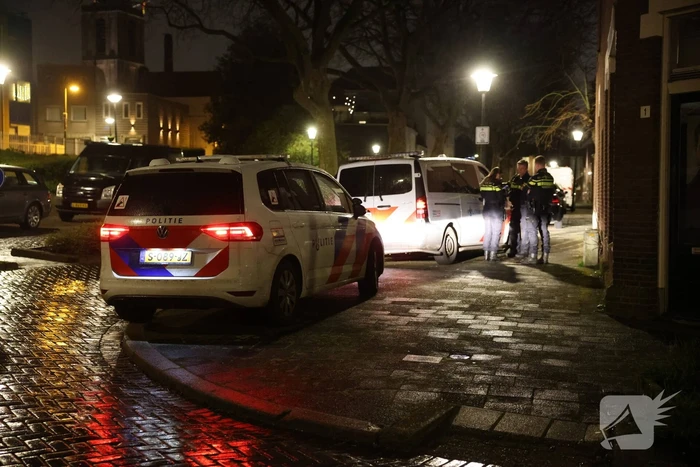 Politie onderzoekt mogelijke steekpartij in woning