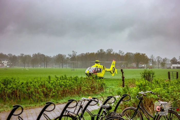 Traumahelikopter landt op grasveld naast Vlinderpad