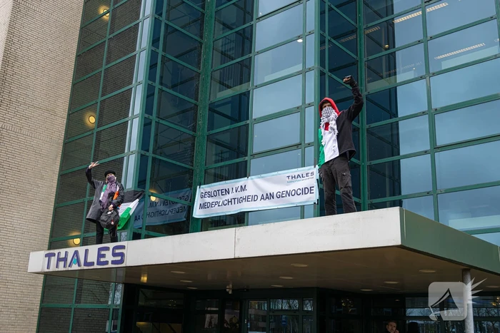 Actievoerders van Extinction Rebellion blokkeren toegang Thales