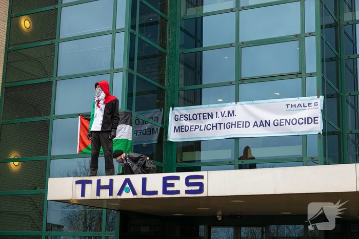 Actievoerders van Extinction Rebellion blokkeren toegang Thales
