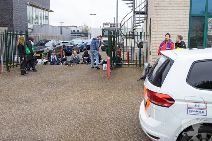 Actievoerders van Extinction Rebellion blokkeren toegang Thales