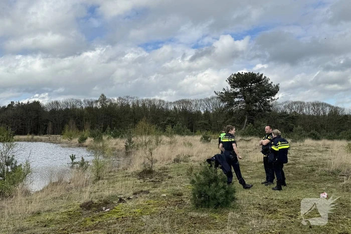 Overleden persoon aangetroffen in bosgebied