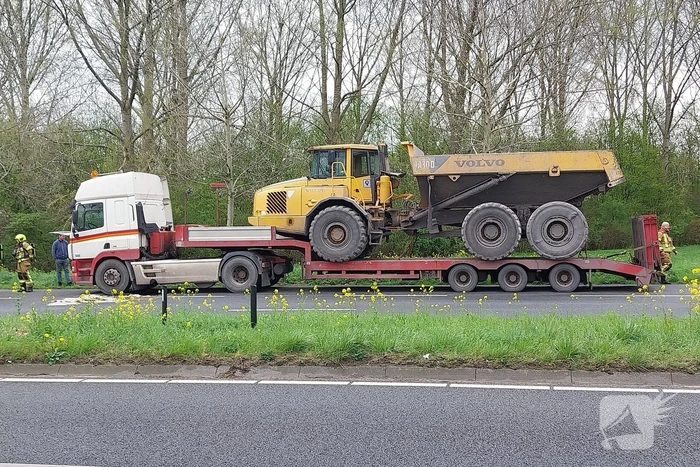 Veel rook vanaf rijdende vrachtwagen