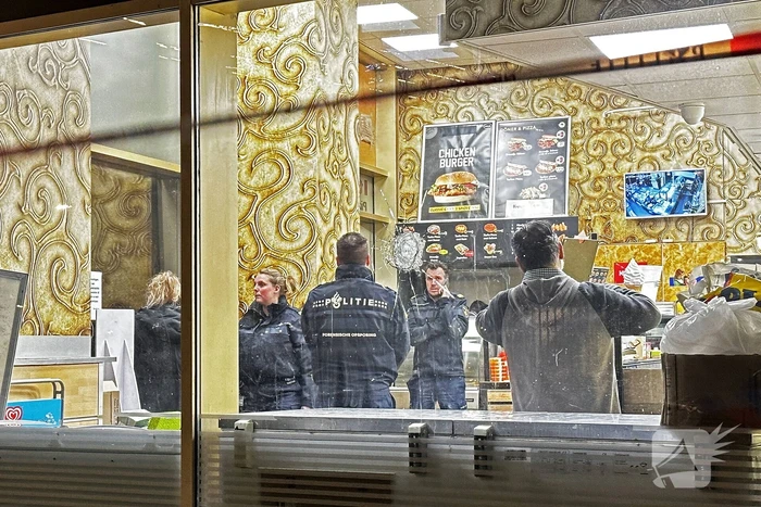 Verdachte schiet bij conflict op ruit snackbar