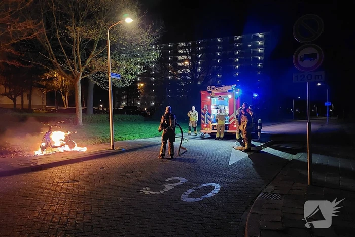 Deelscooter volledig uitgebrand